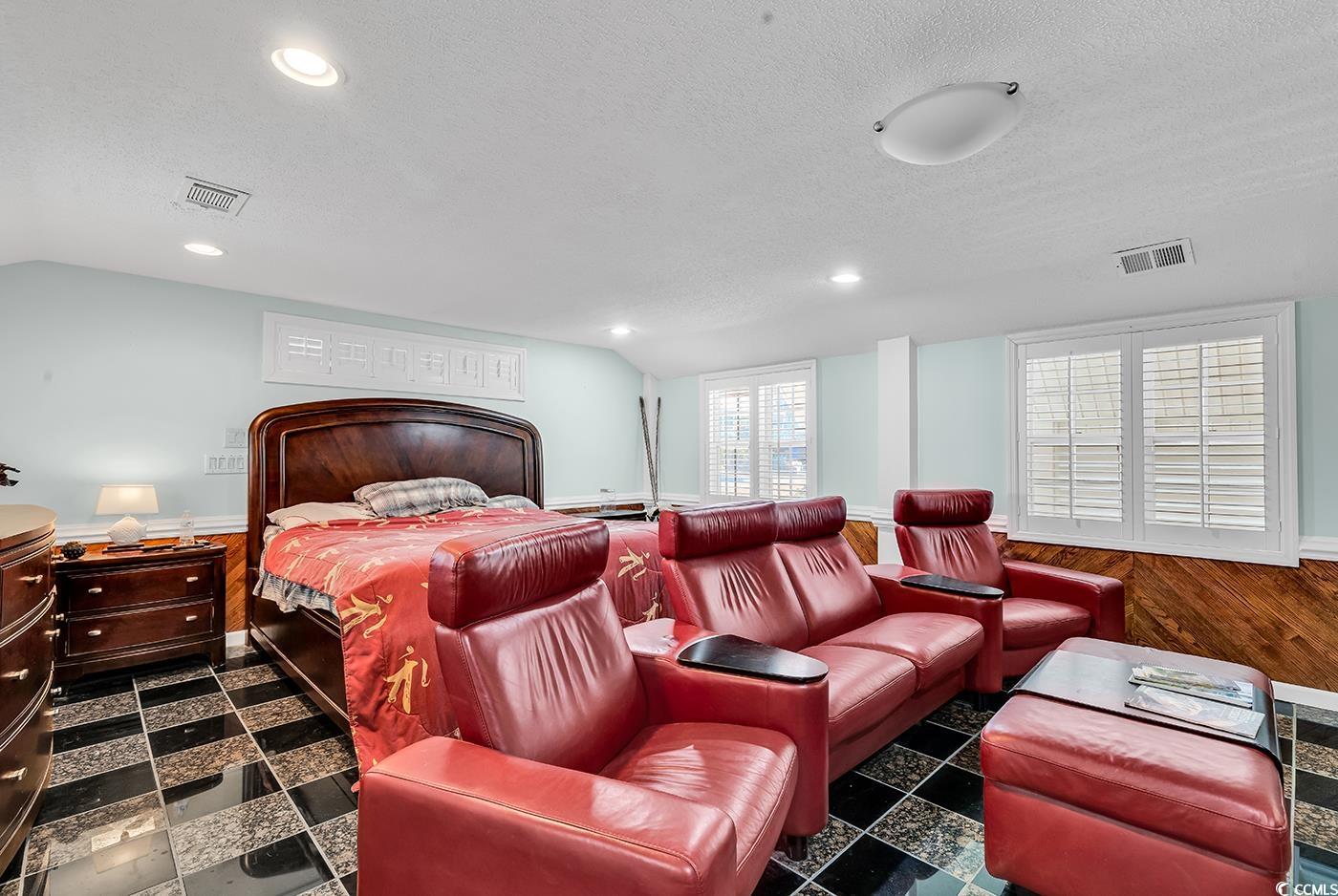 638 S Waccamaw Dr.