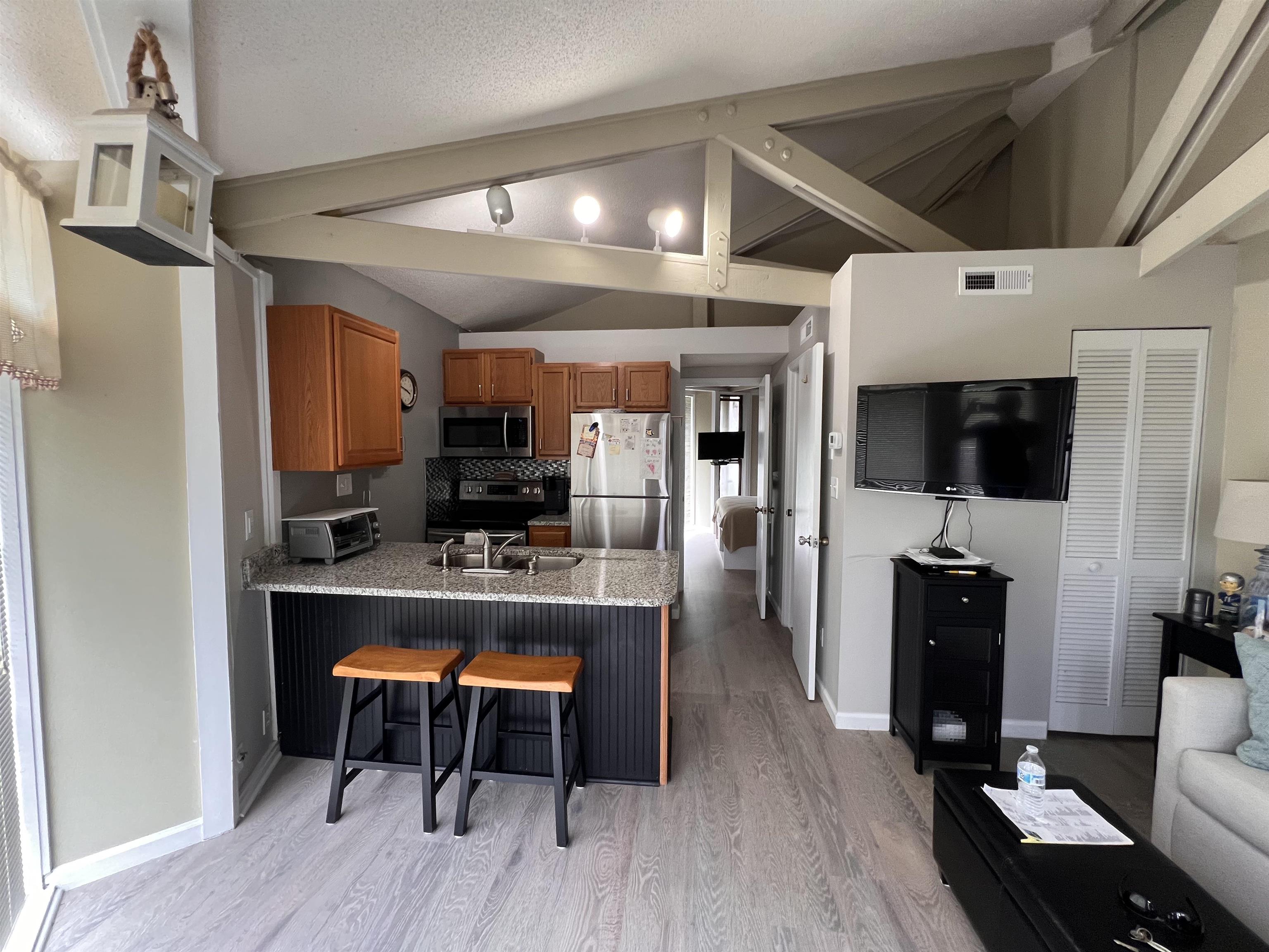 402 Tree Top Ct. Unit: B