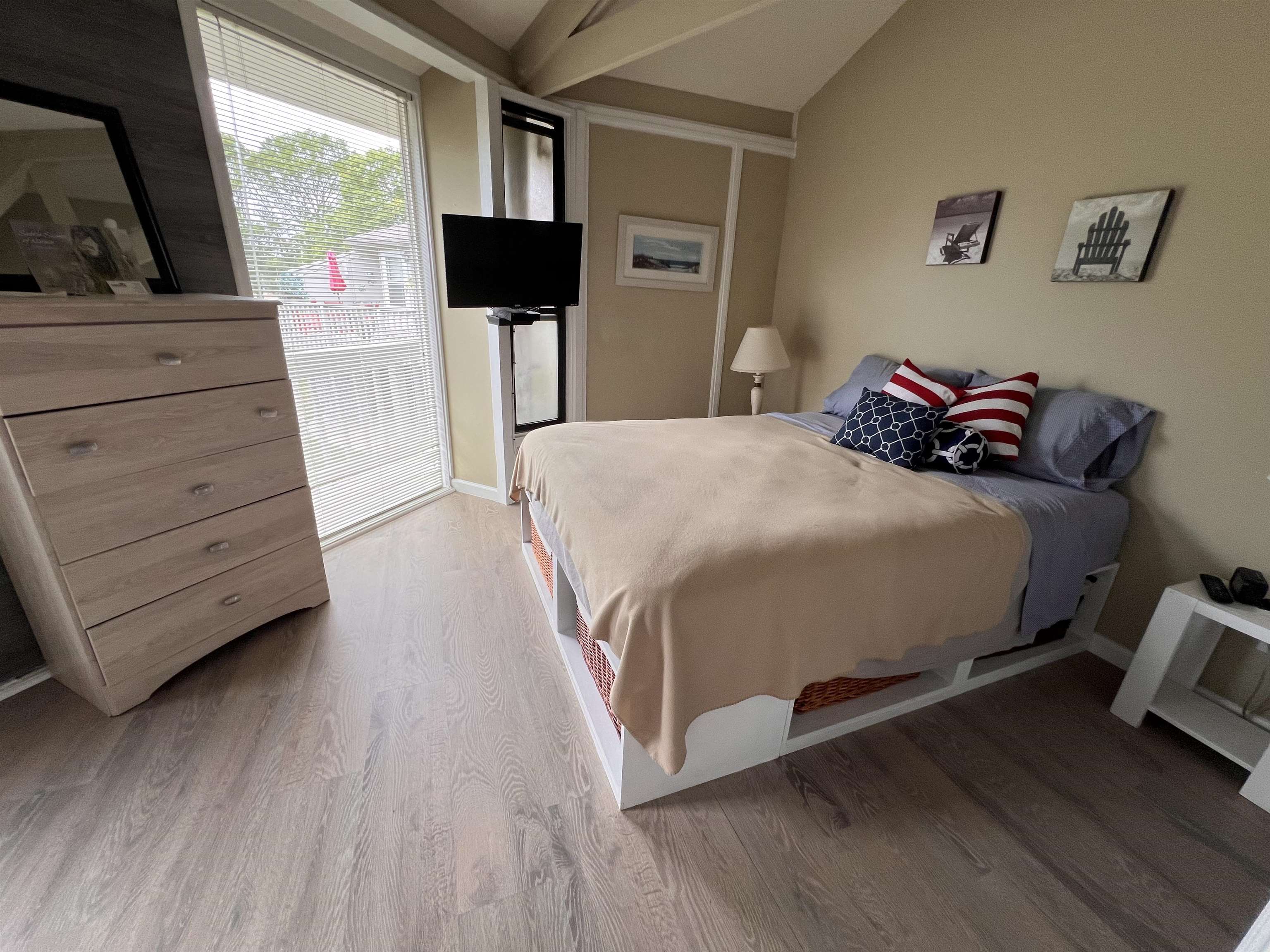 402 Tree Top Ct. Unit: B