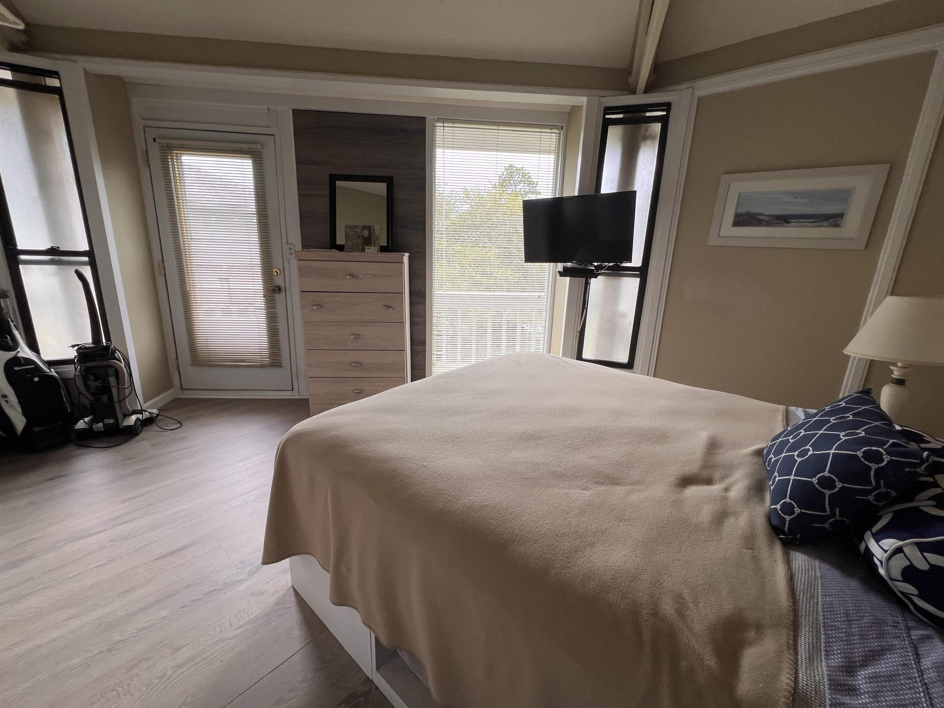 402 Tree Top Ct. Unit: B