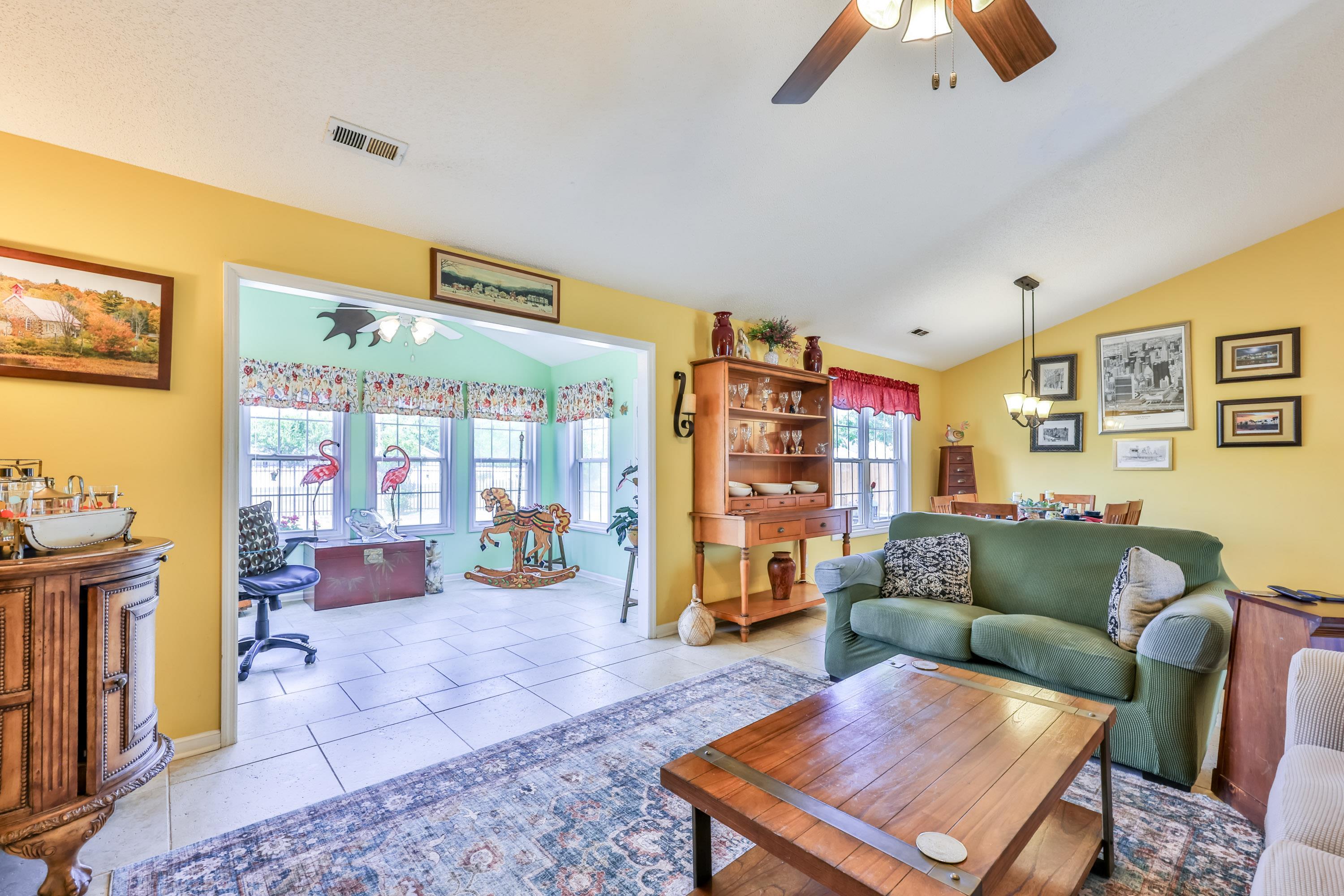 893 Castlewood Dr.