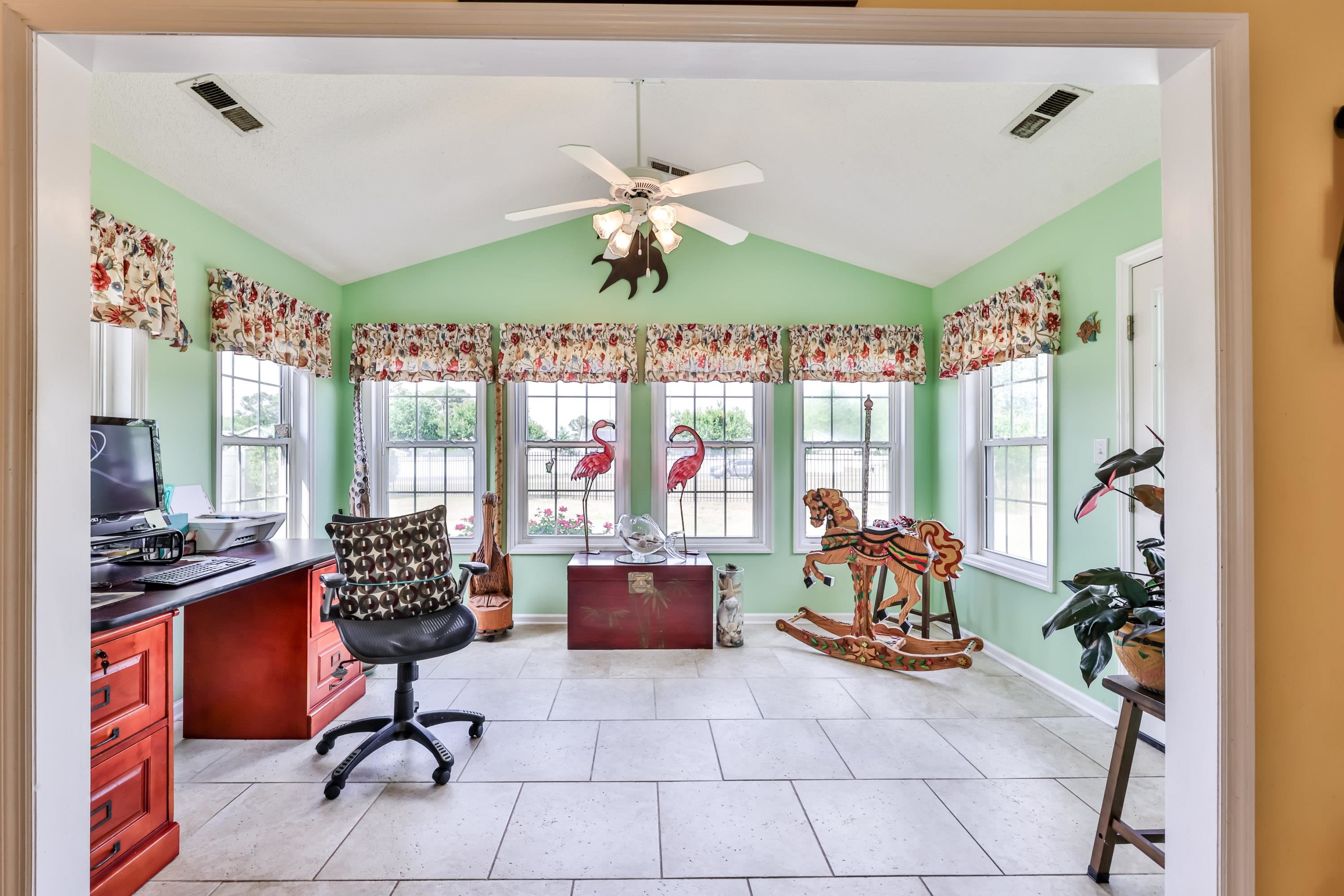 893 Castlewood Dr.