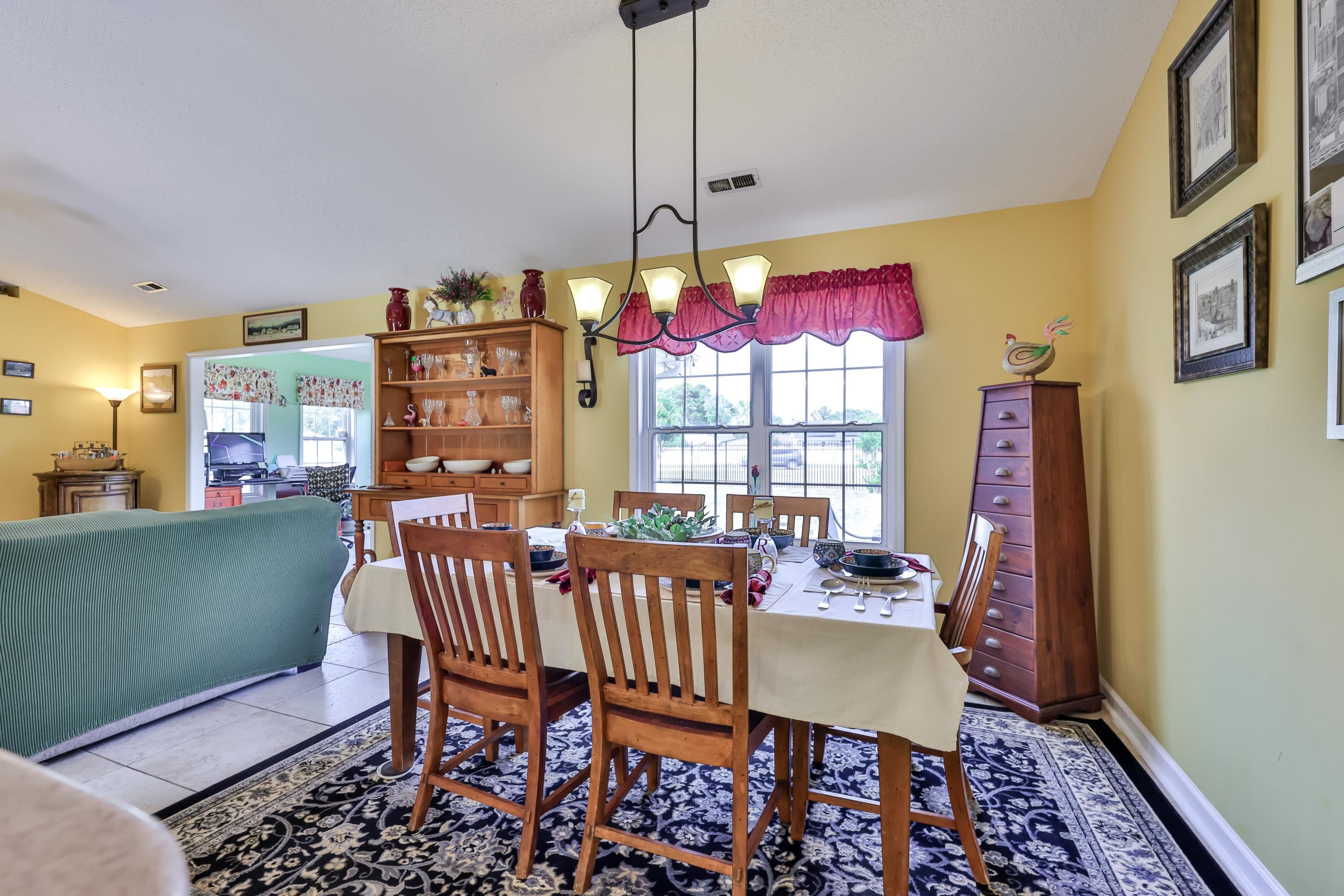 893 Castlewood Dr.