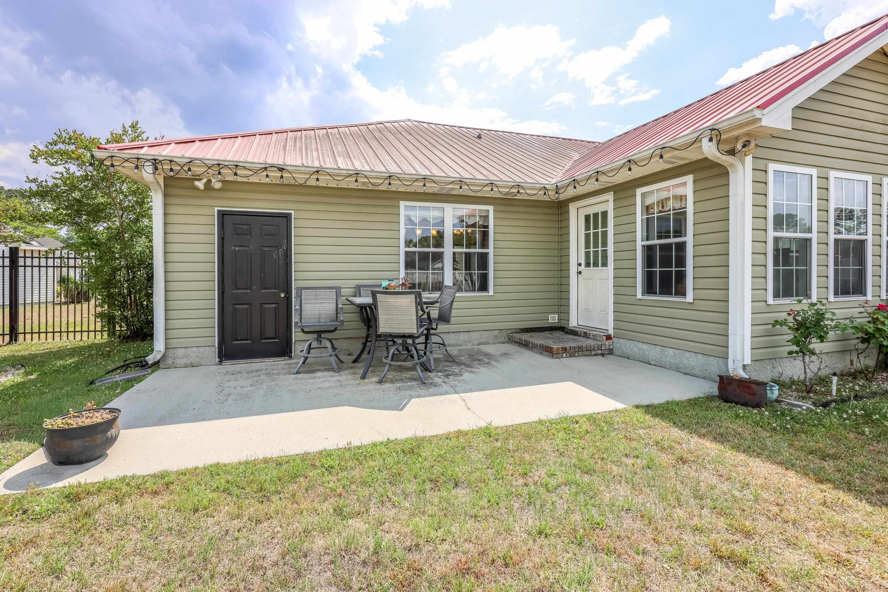893 Castlewood Dr.