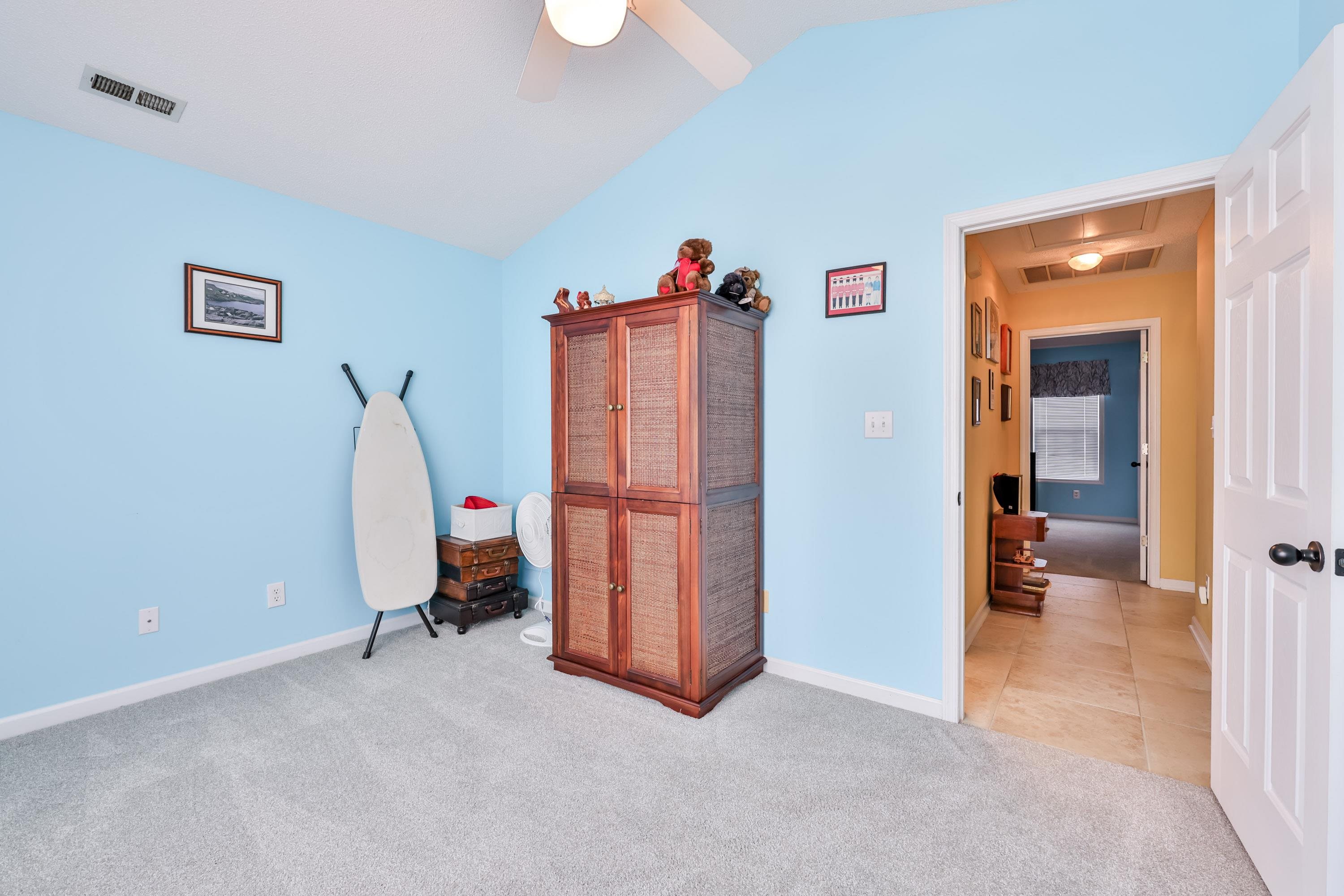 893 Castlewood Dr.