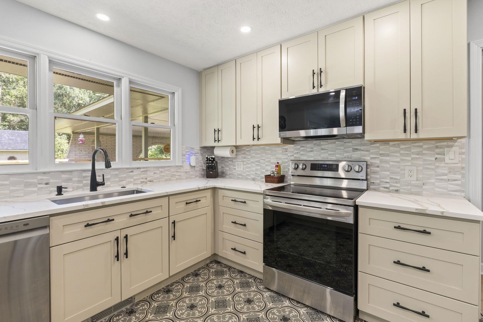 207 Glass Hill Dr.