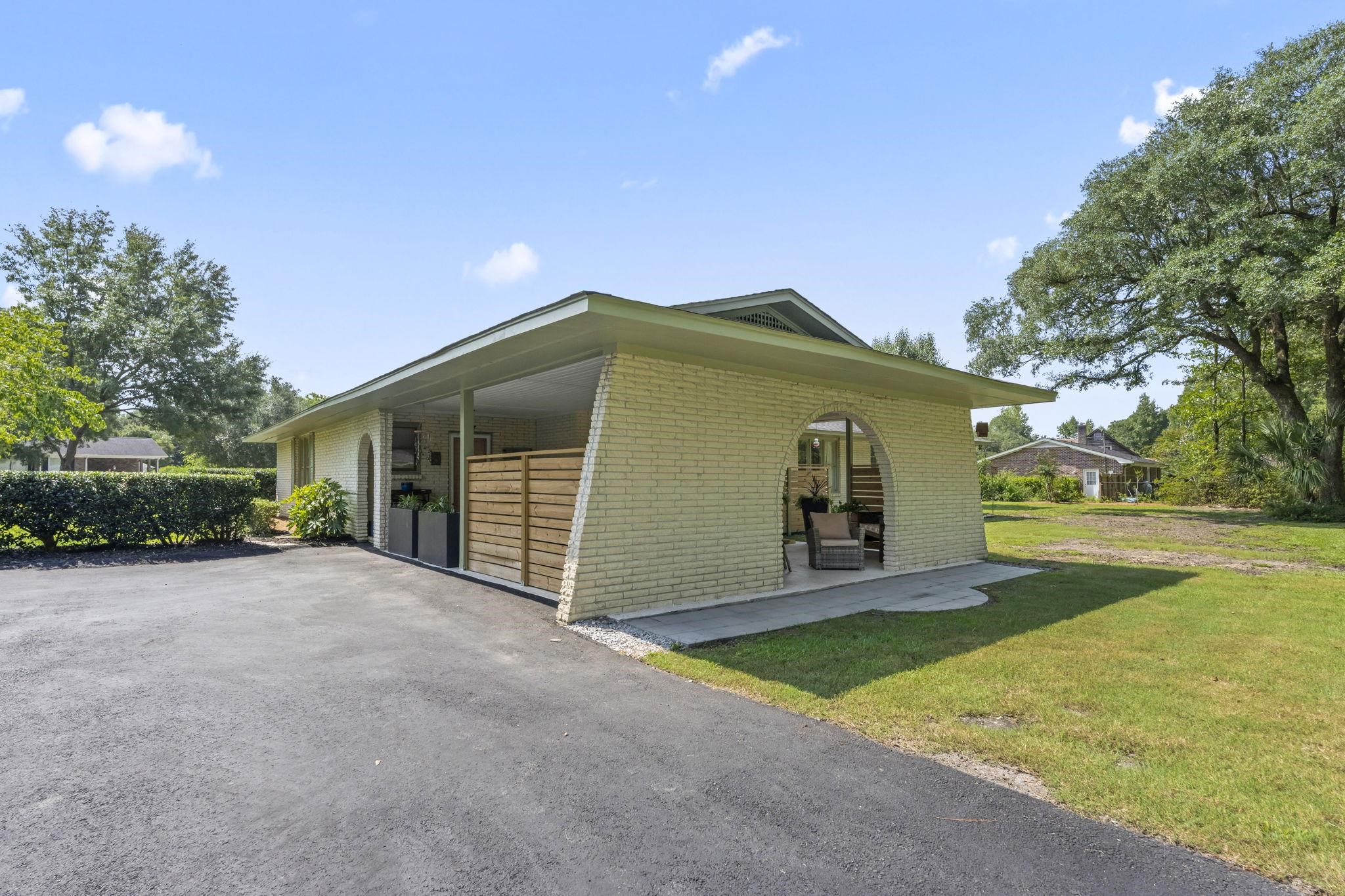 207 Glass Hill Dr.