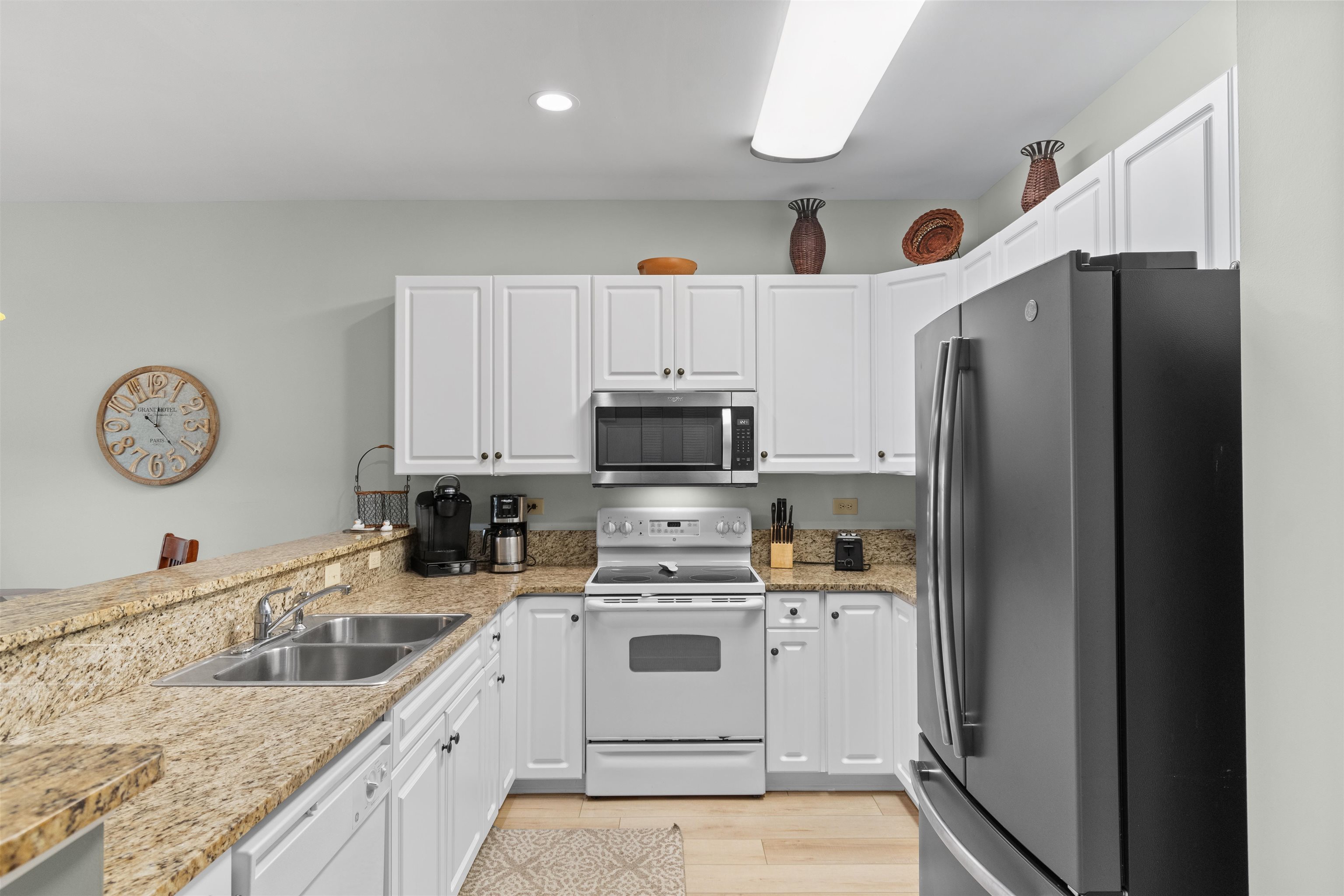 100 Cypress Point Ct. Unit: 205