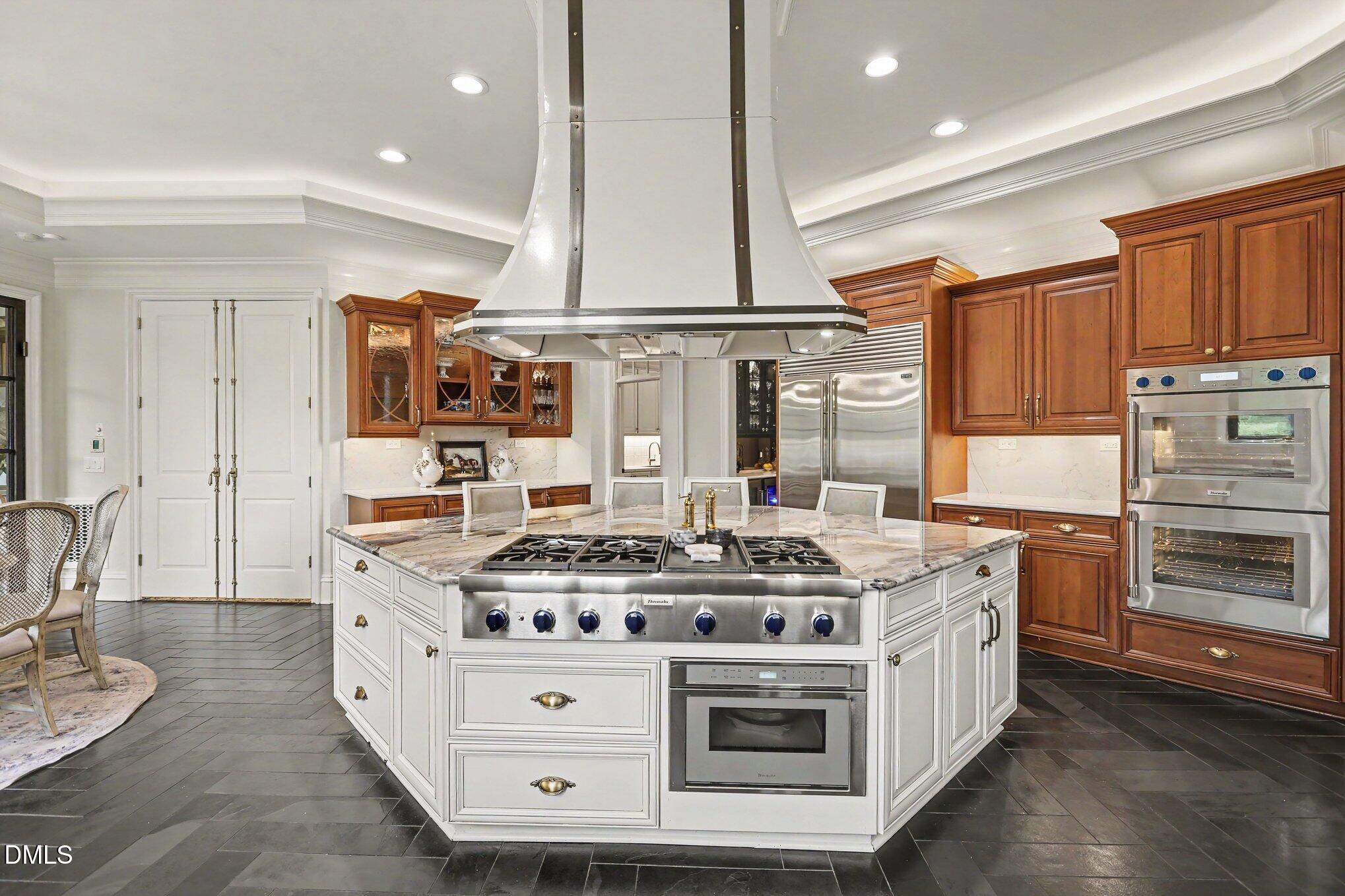 2317 Victoria Park Lane