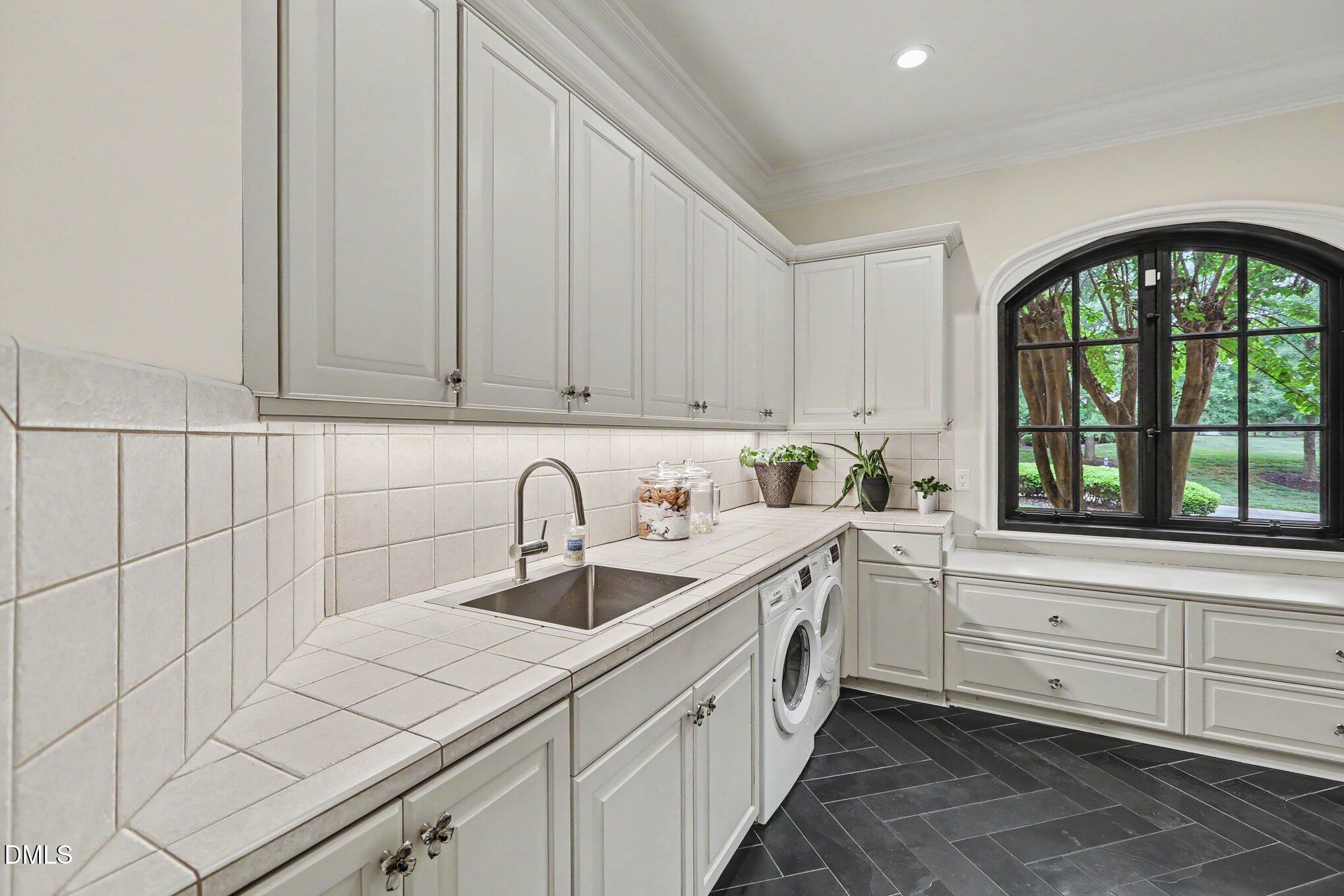 2317 Victoria Park Lane