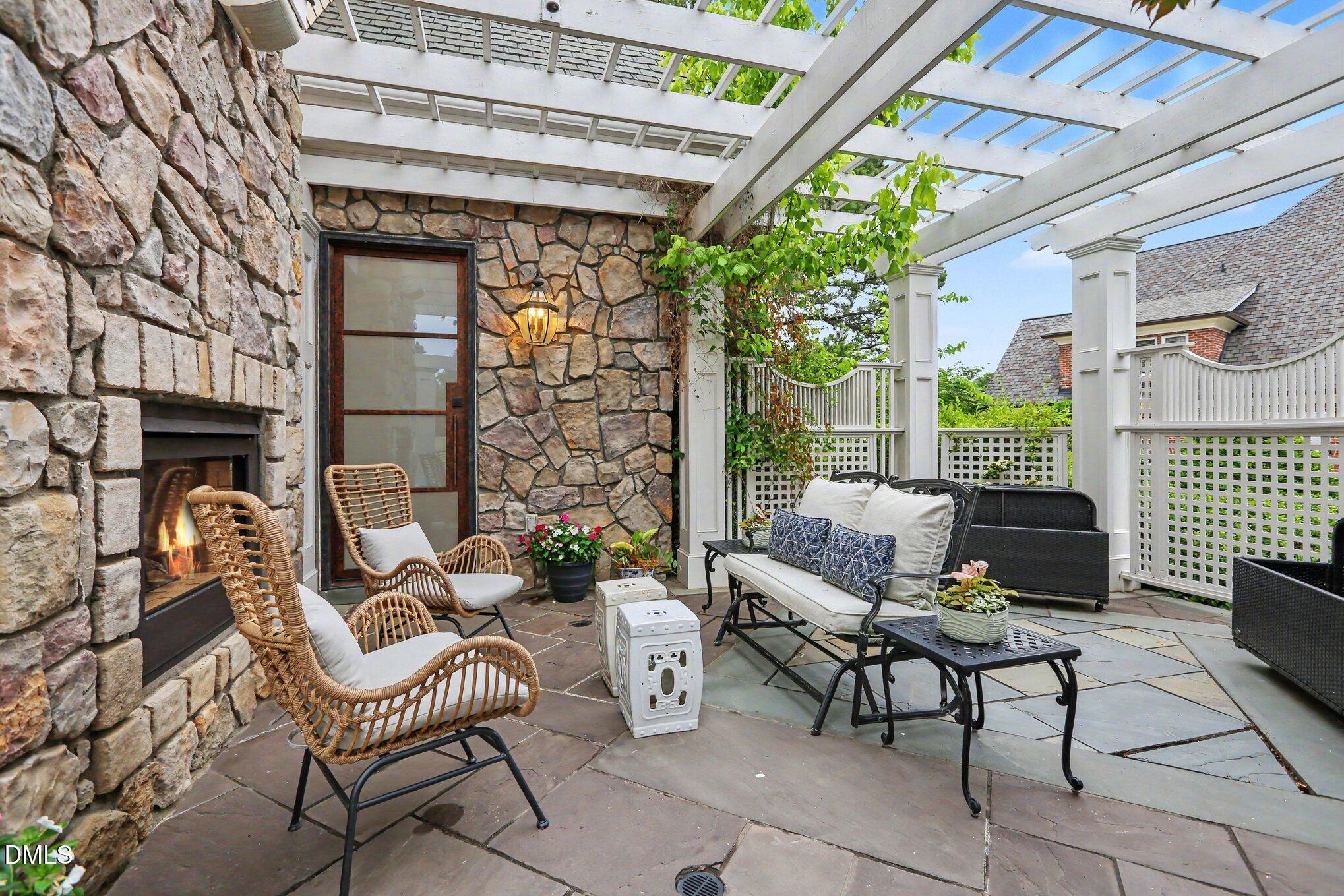 2317 Victoria Park Lane