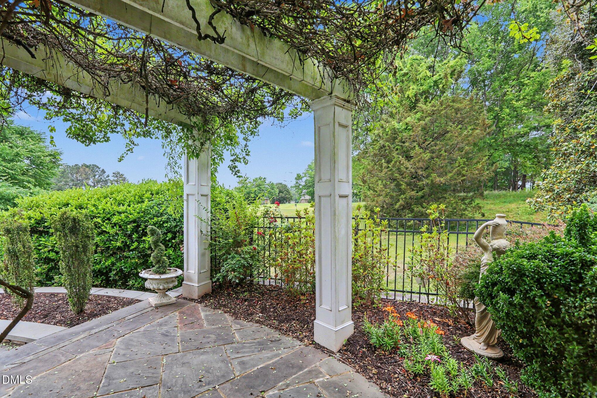 2317 Victoria Park Lane