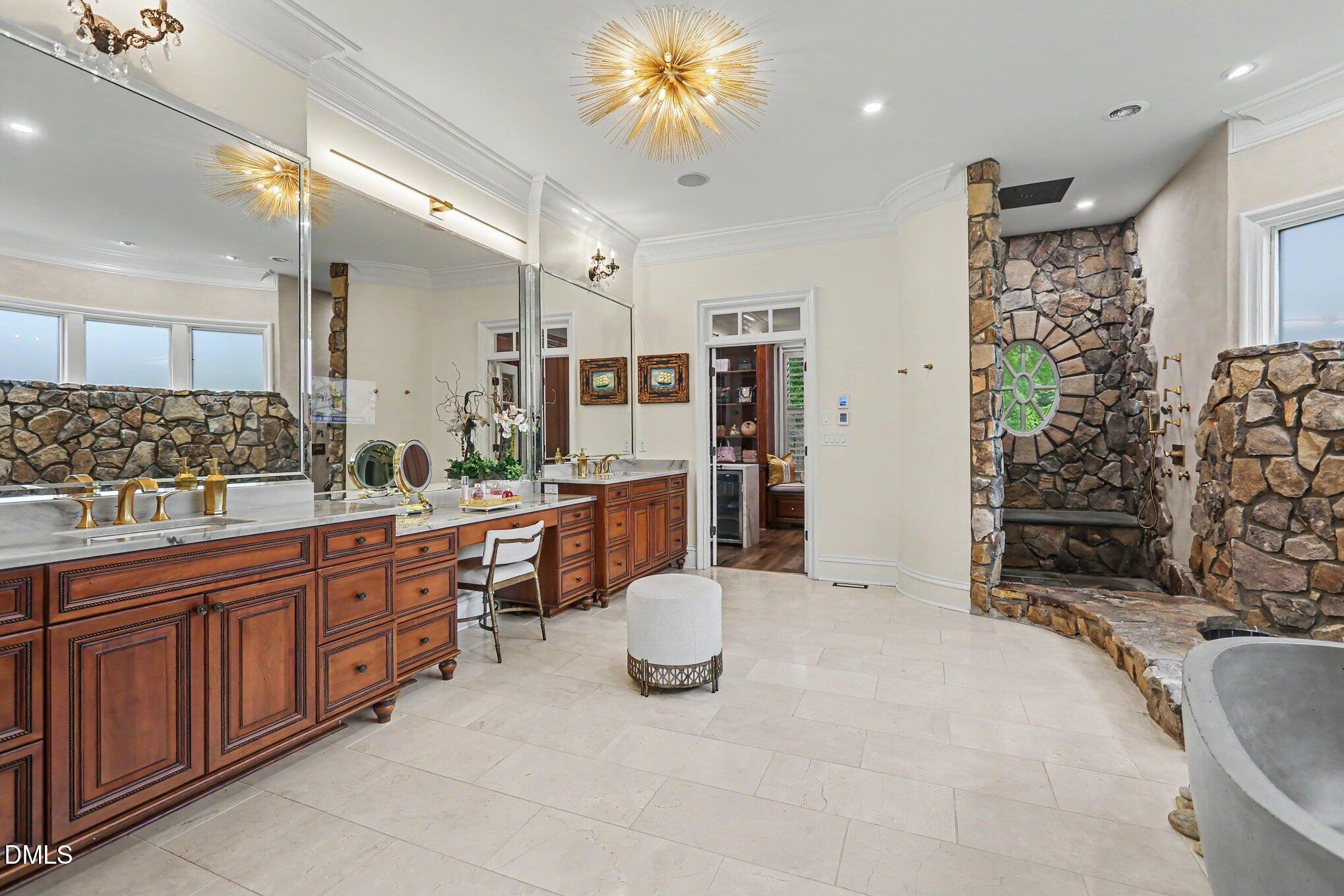 2317 Victoria Park Lane