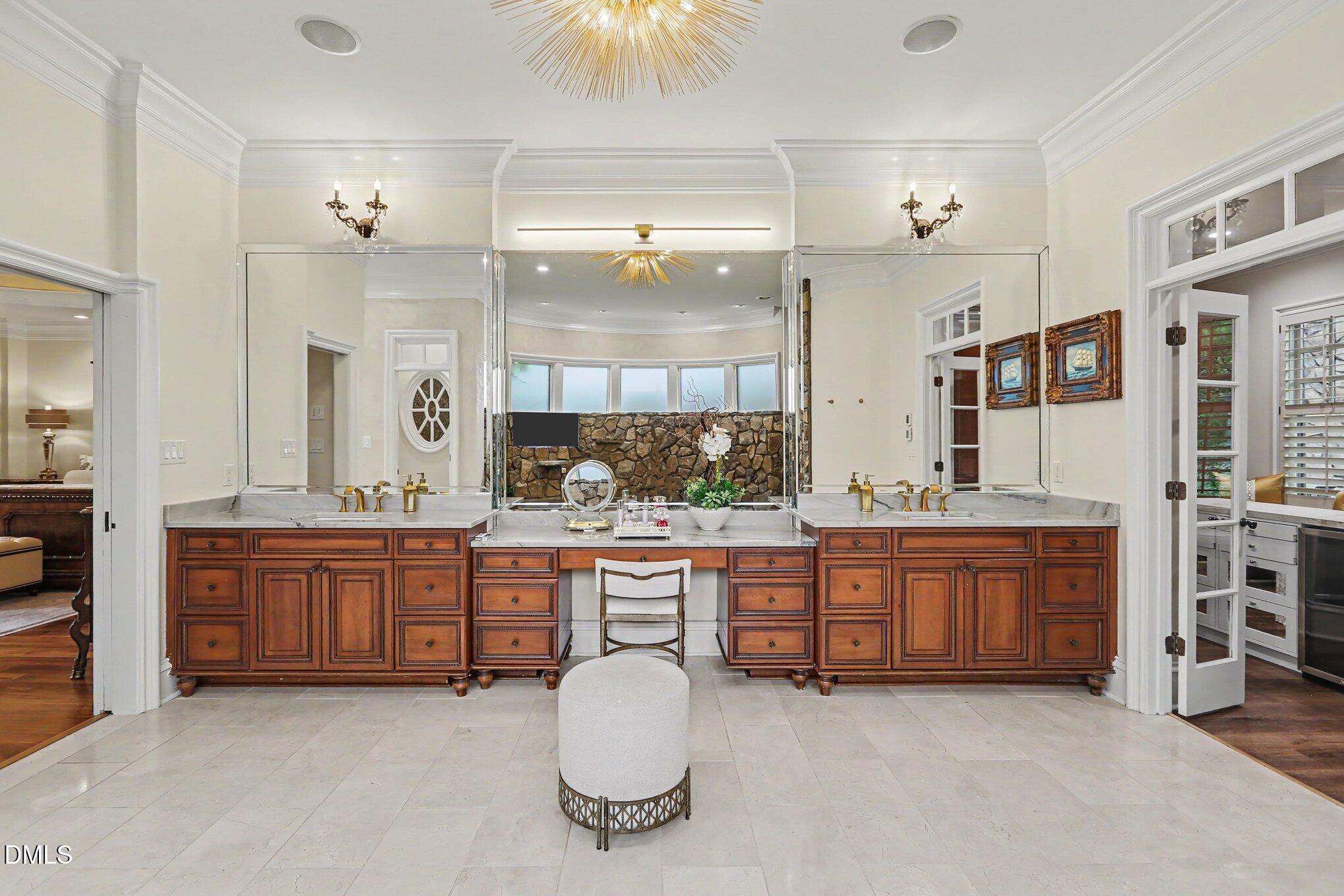 2317 Victoria Park Lane