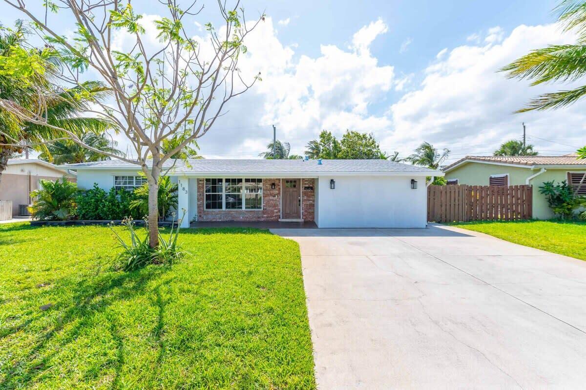 1183 SE 1st Way