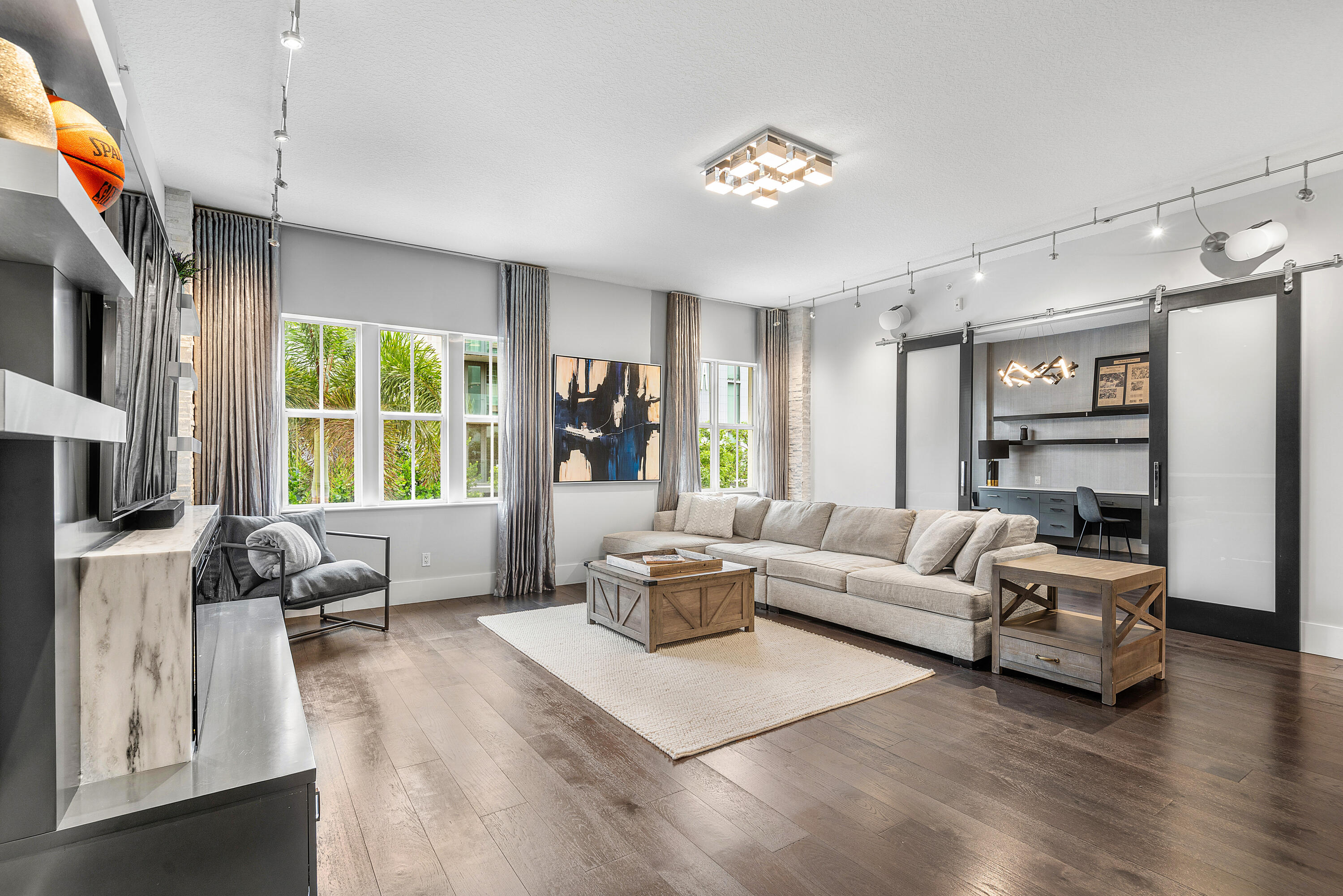 200 NE 2nd Avenue 207