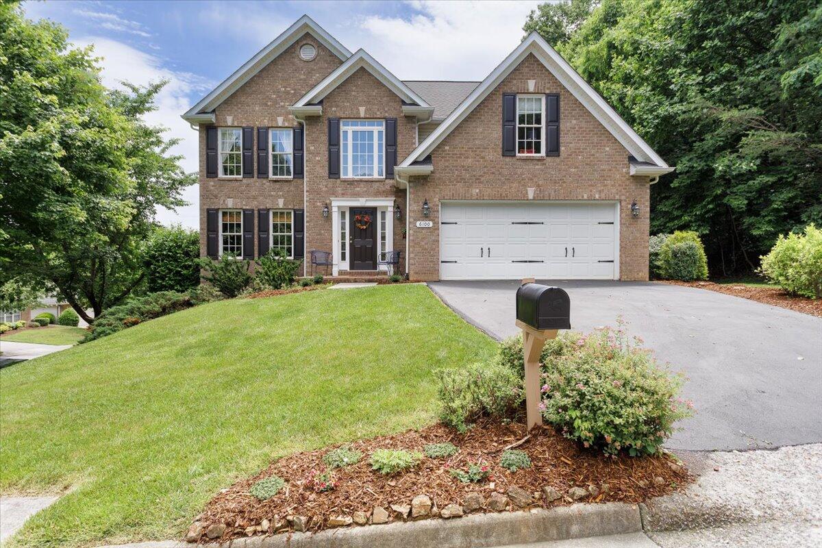 6100/6104 Castleview CT