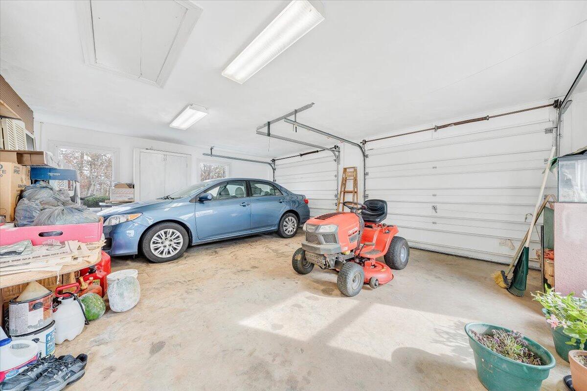 34 Foxfire RD