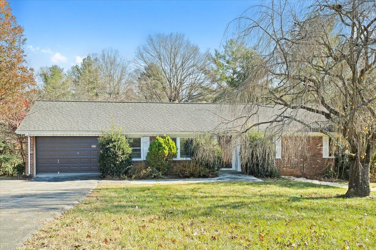 222 Tinker Mountain DR