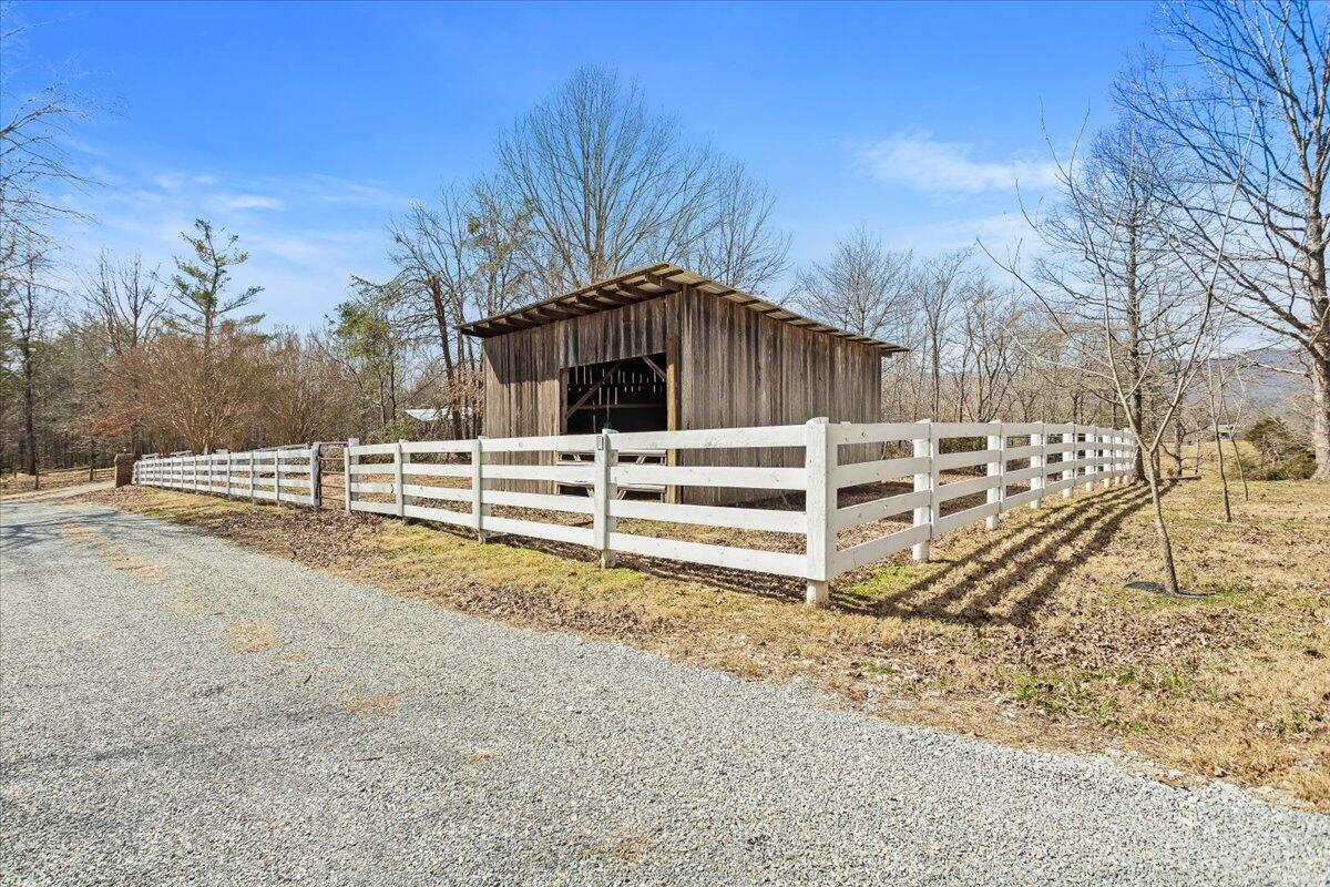 877 Sweetbriar LN