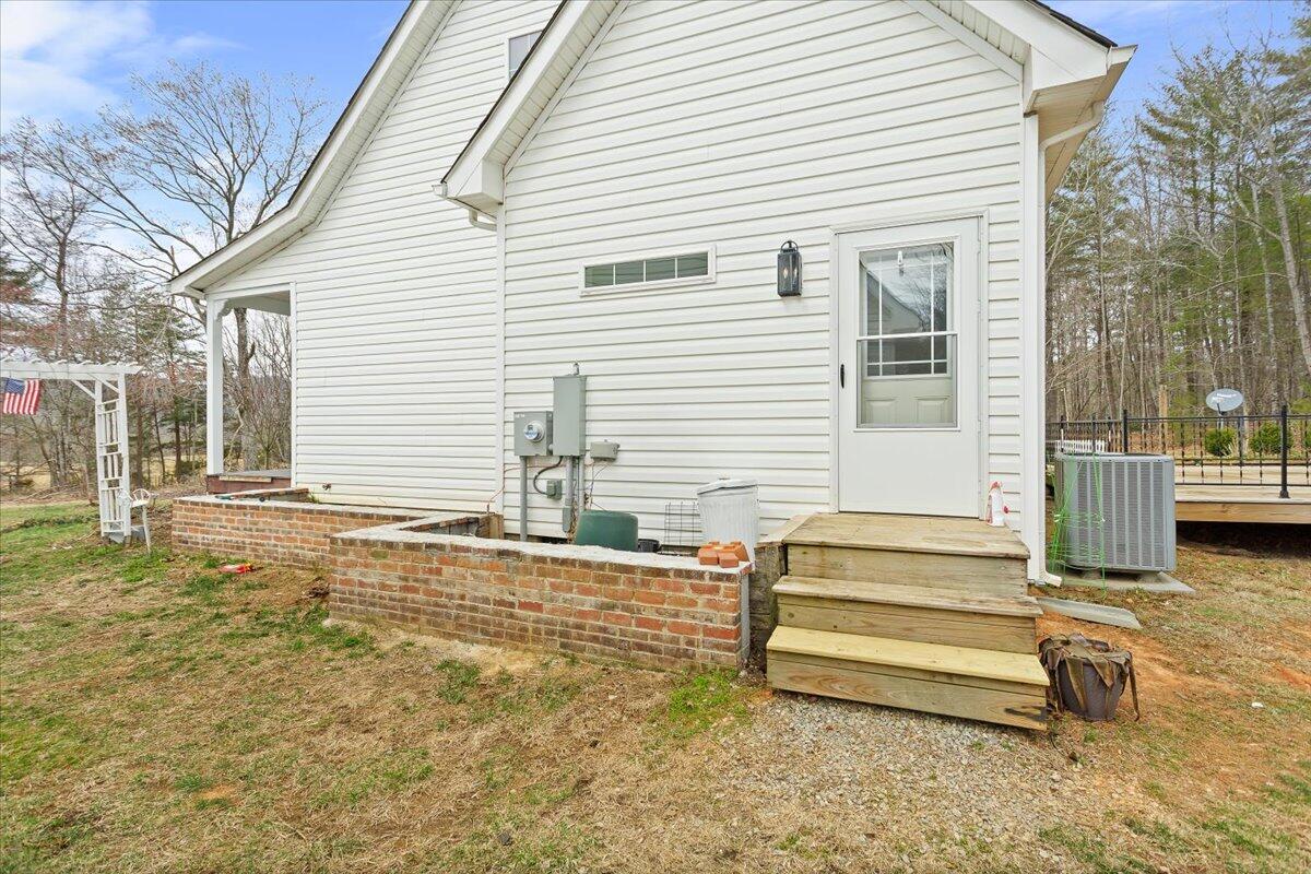 877 Sweetbriar LN