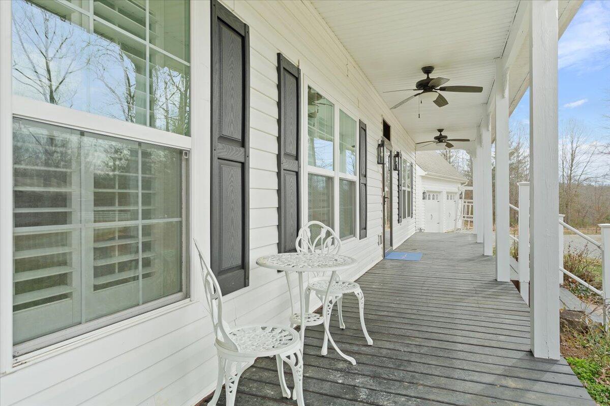 877 Sweetbriar LN
