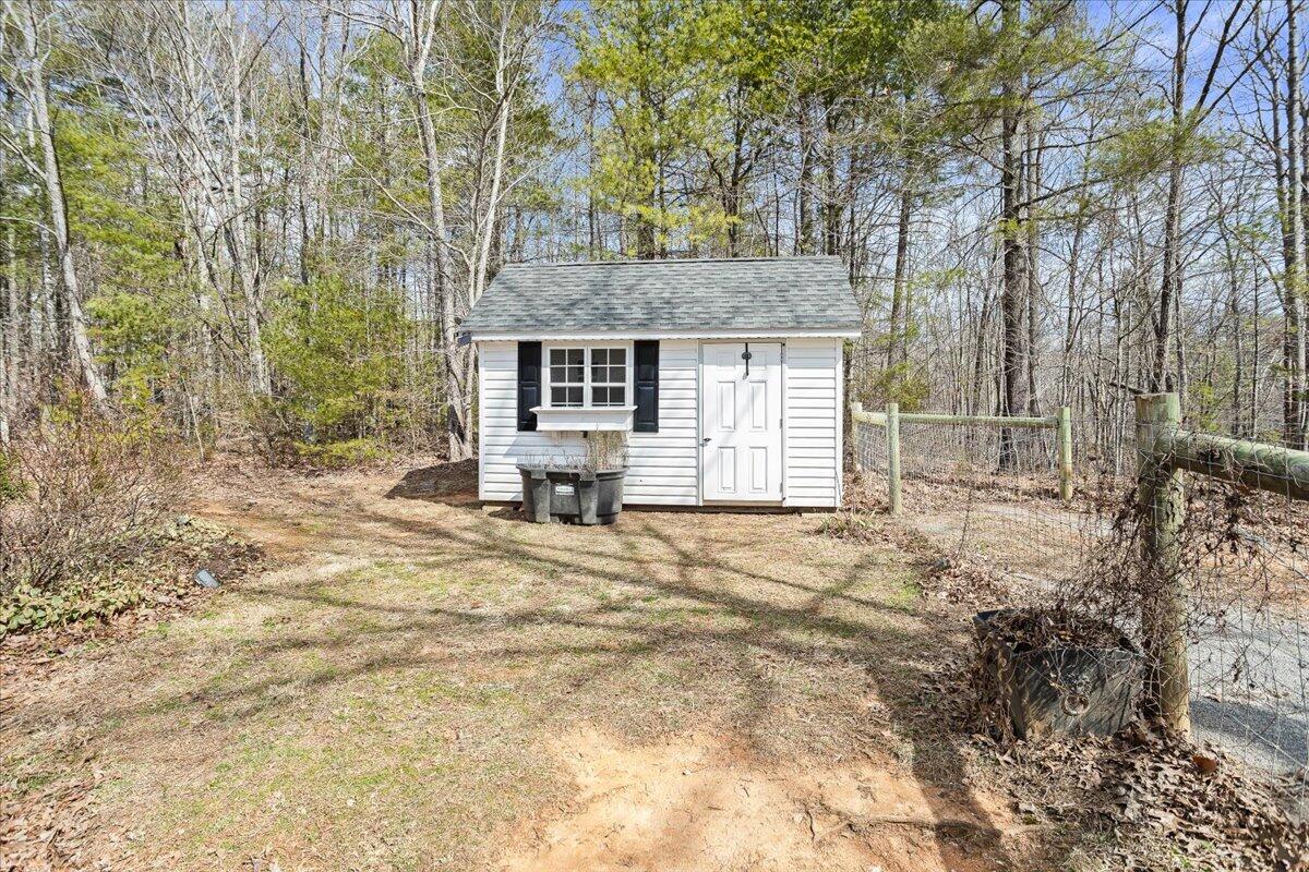 877 Sweetbriar LN