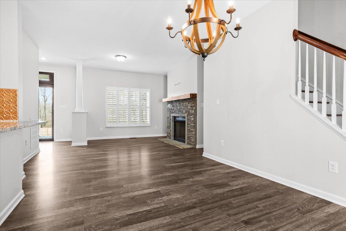 877 Sweetbriar LN
