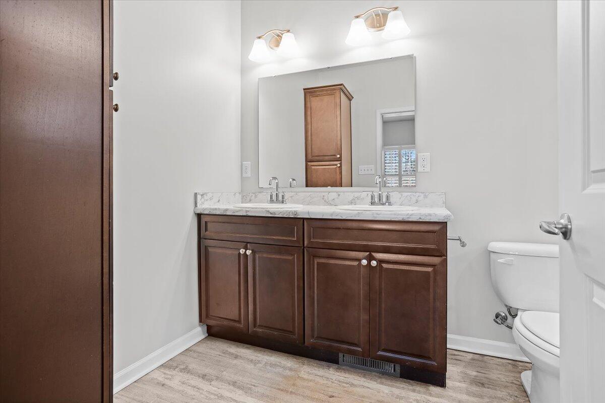 877 Sweetbriar LN
