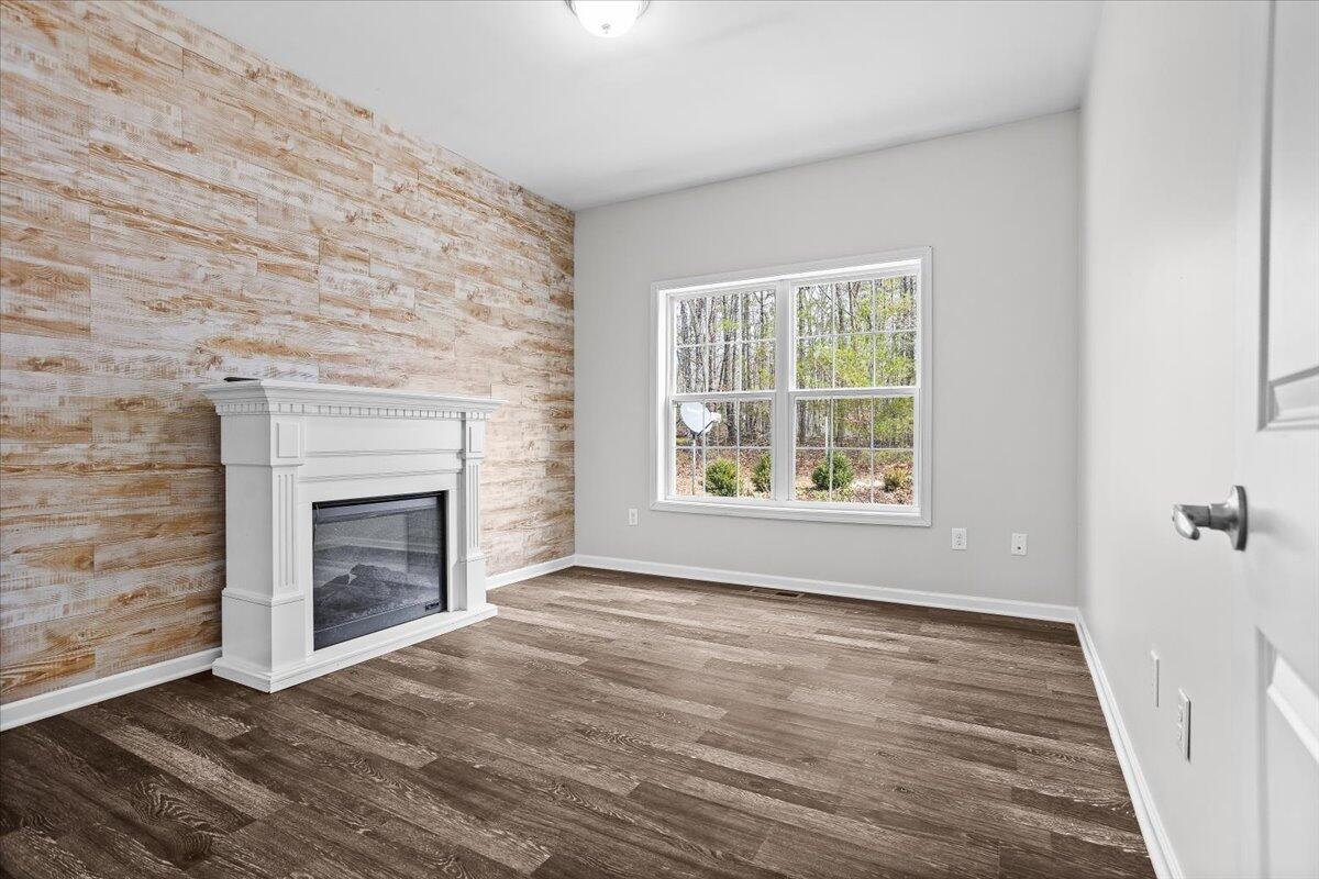 877 Sweetbriar LN