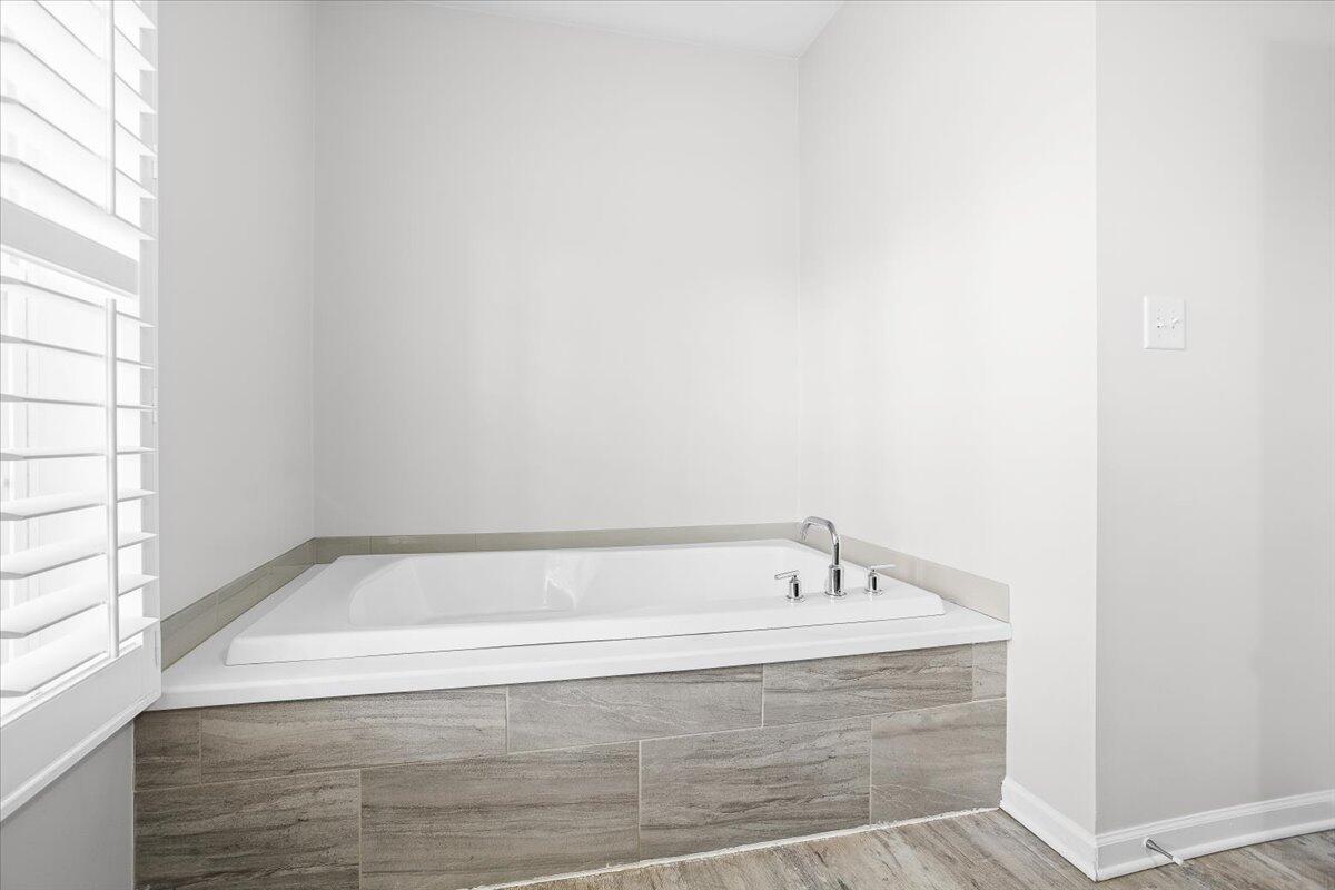 877 Sweetbriar LN
