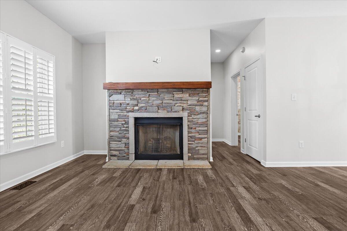 877 Sweetbriar LN