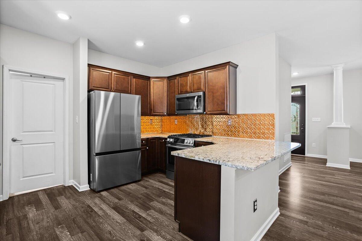 877 Sweetbriar LN