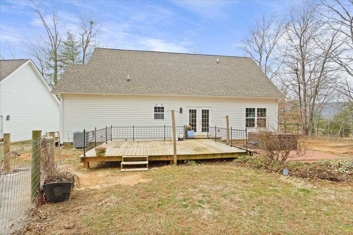 877 Sweetbriar LN