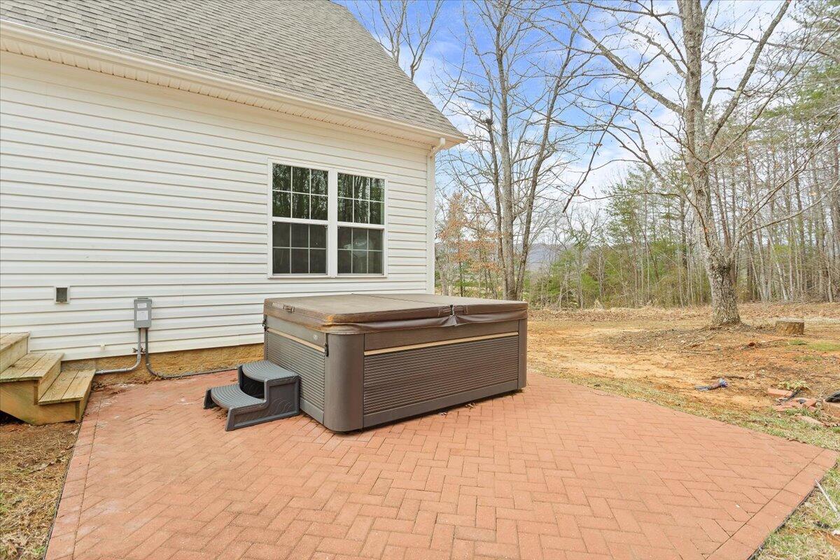 877 Sweetbriar LN