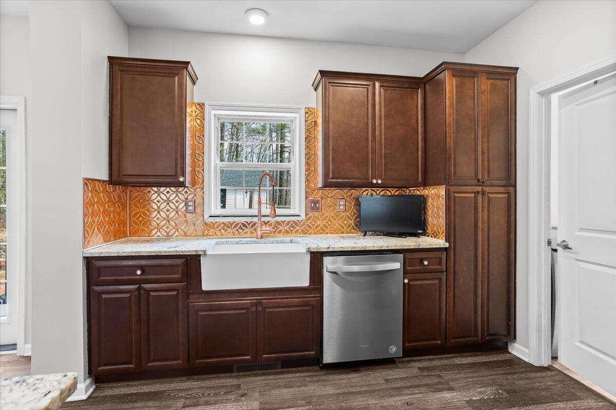 877 Sweetbriar LN