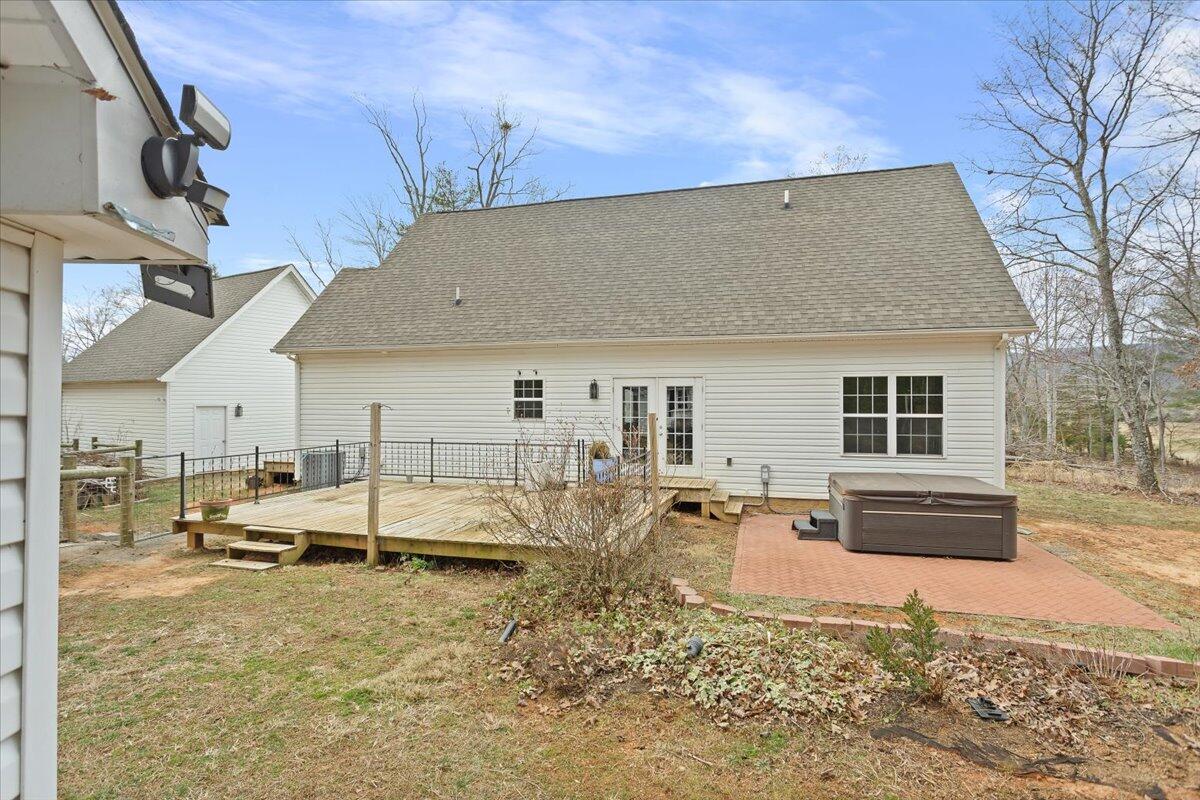 877 Sweetbriar LN