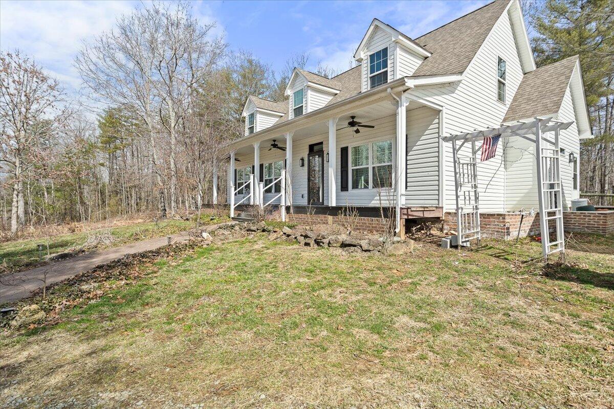 877 Sweetbriar LN