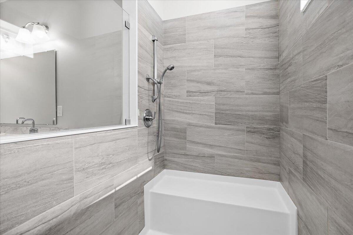 877 Sweetbriar LN
