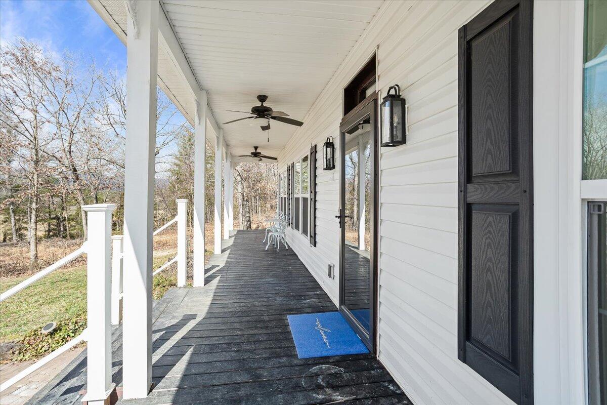877 Sweetbriar LN