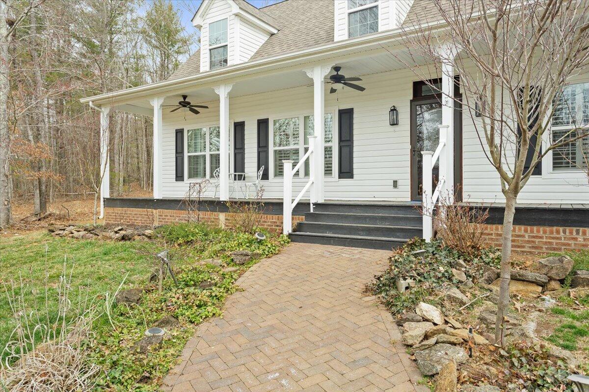 877 Sweetbriar LN