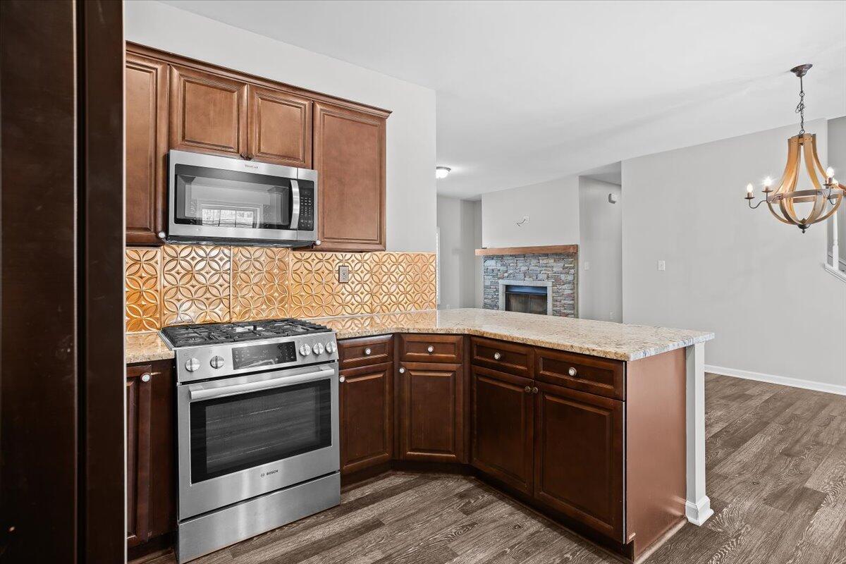 877 Sweetbriar LN