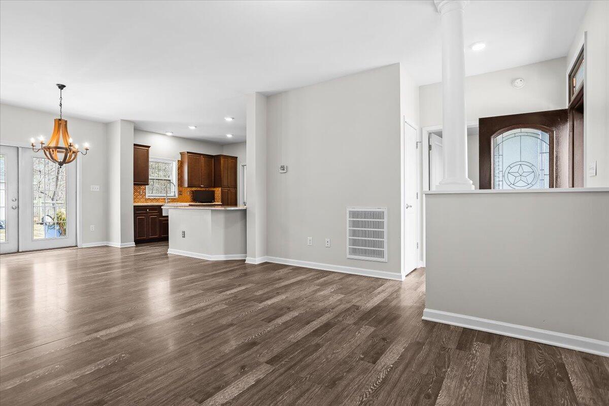 877 Sweetbriar LN