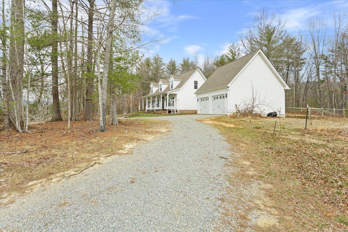 877 Sweetbriar LN