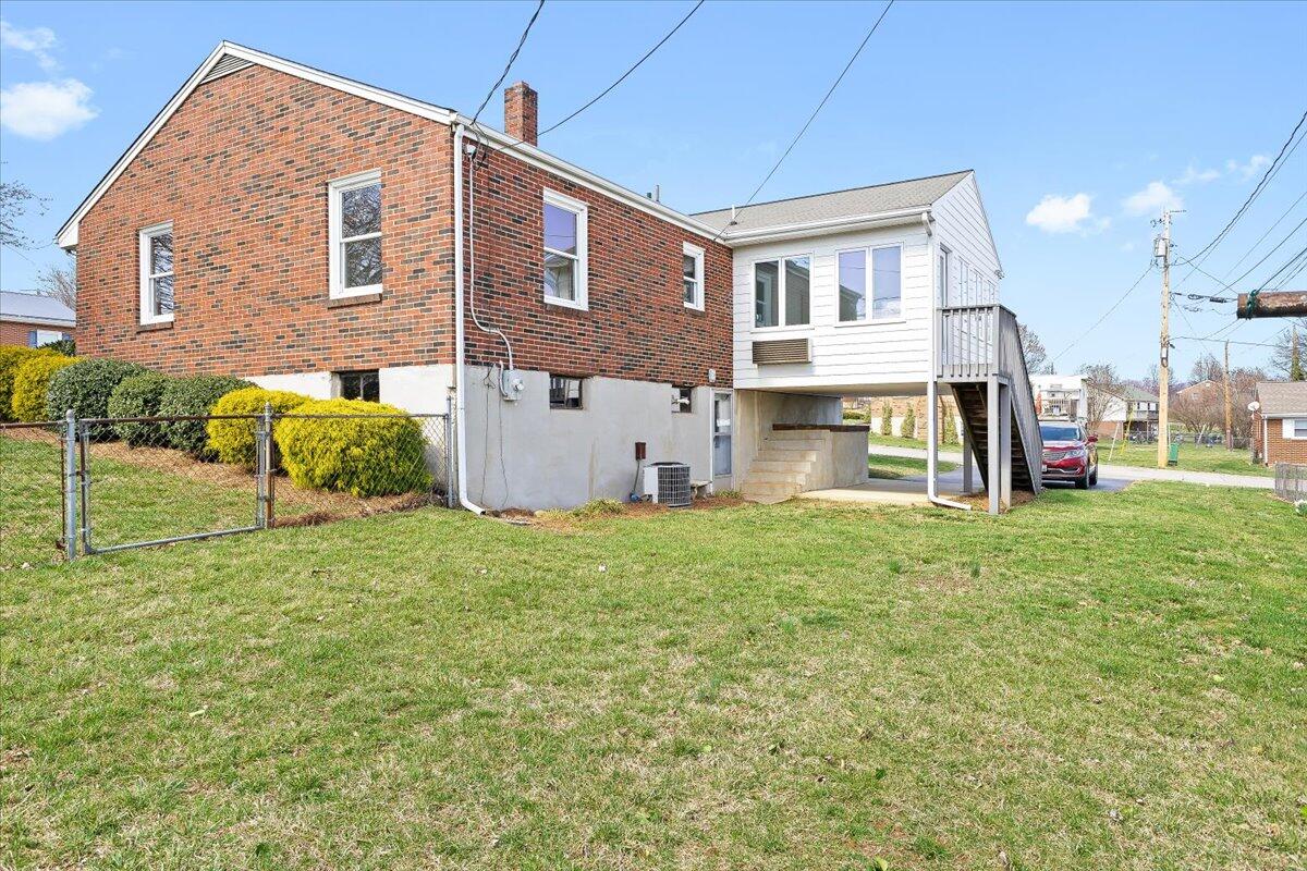 906 Glenmore DR