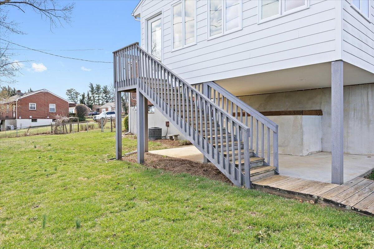 906 Glenmore DR