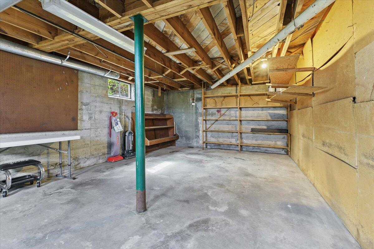 906 Glenmore DR