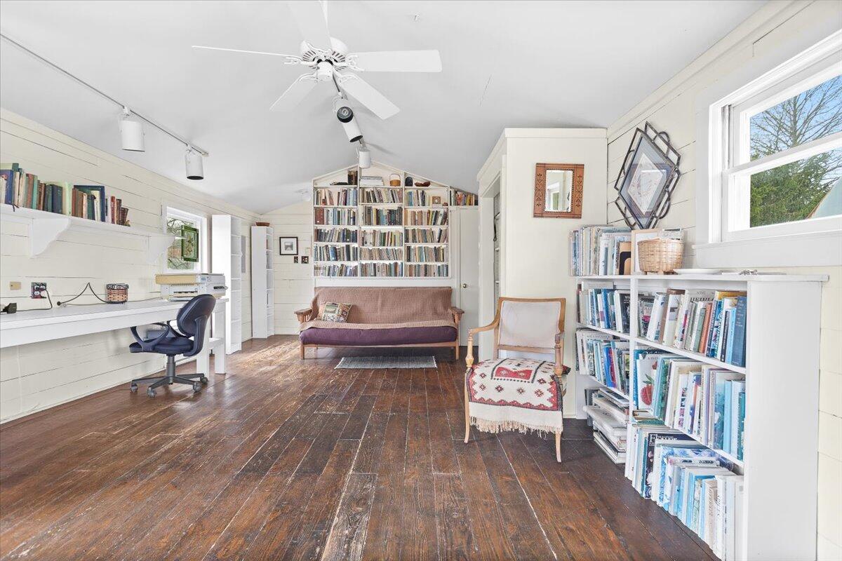 5328 White House RD