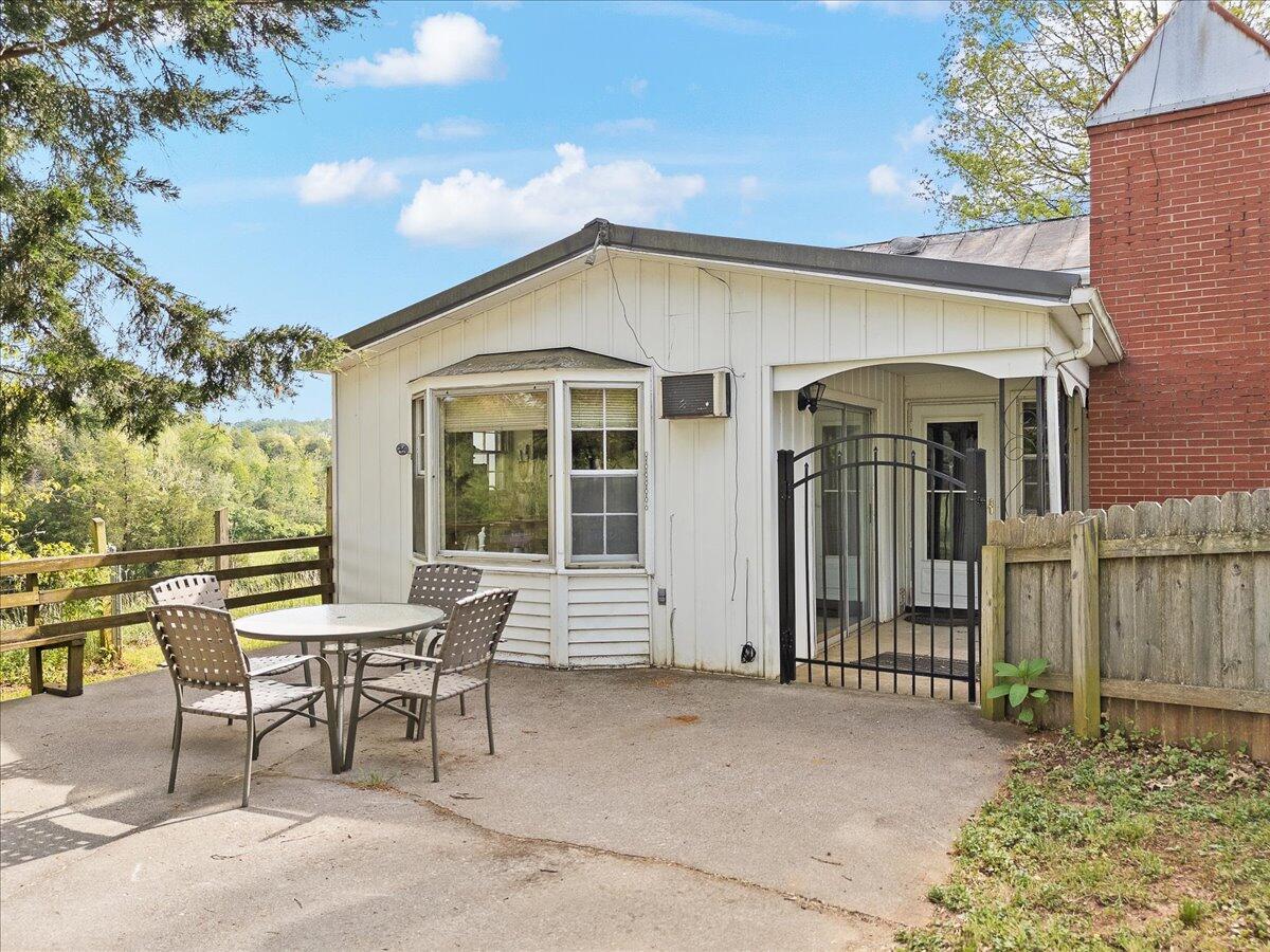 5328 White House RD