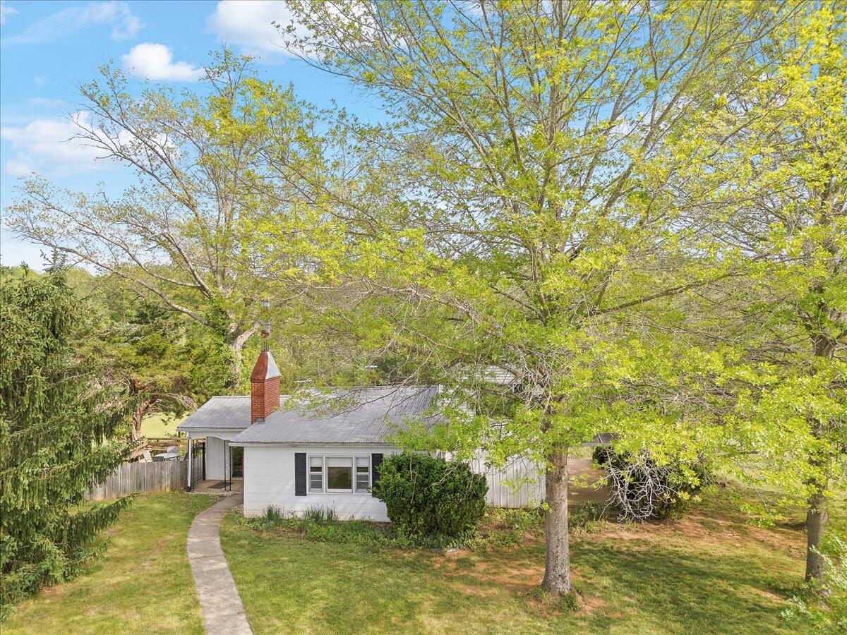 5328 White House RD
